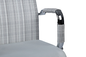 Кресло посетителя RivaChair Art RCH 6017G Сетка / Ткань cеро-белая