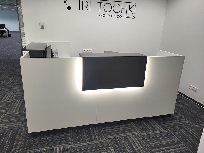 Стойка ресепшен для IT-Компании