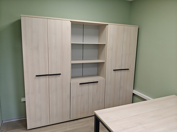 Рабочие места и стеллажи для крупной транспортной компании