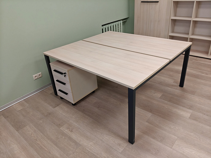 Рабочие места и стеллажи для крупной транспортной компании