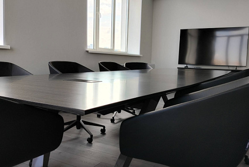 Переговорный стол для производственной компании