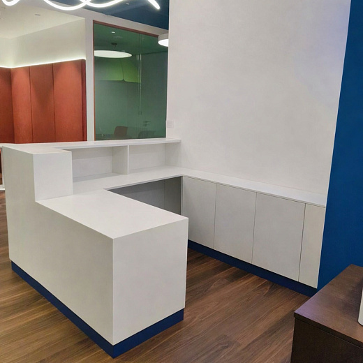Стойка ресепшен на заказ для IT-компании